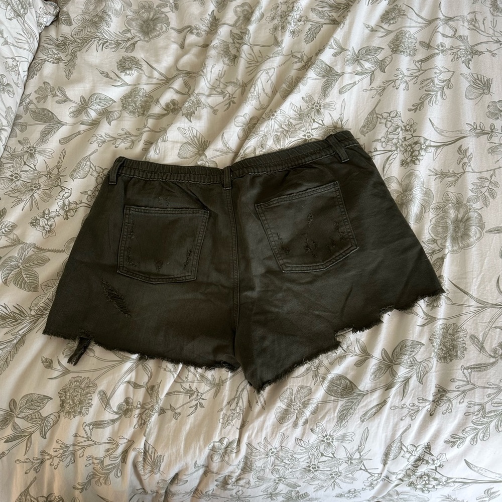 Aerie Olive Green Distressed Women Shorts - Picture 2 of 3